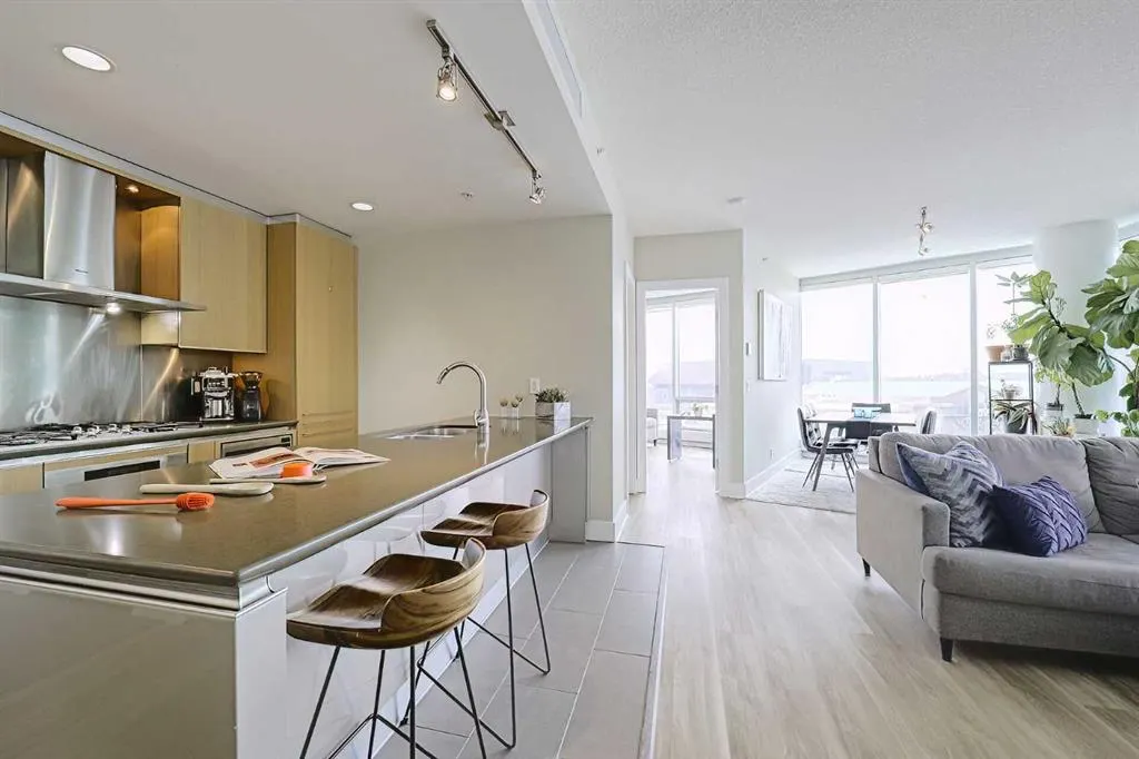 433 11 Avenue SE #705