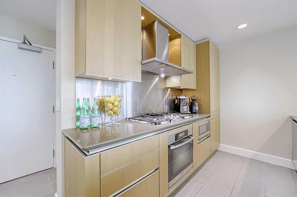 433 11 Avenue SE #705