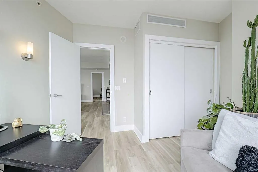 433 11 Avenue SE #705