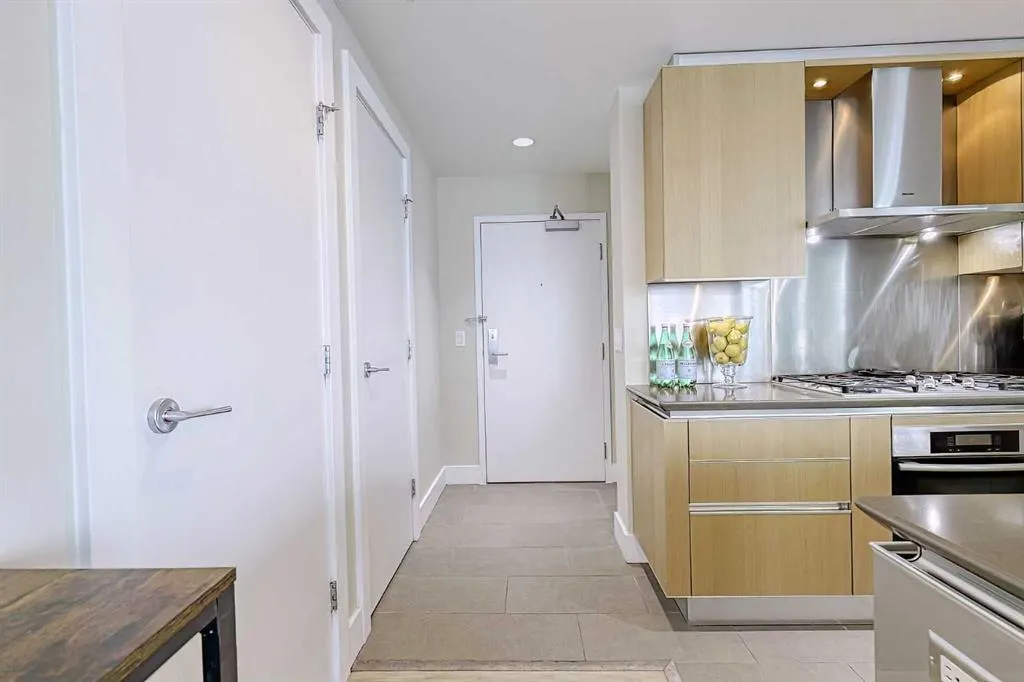 433 11 Avenue SE #705