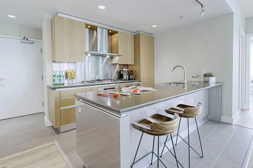 433 11 Avenue SE #705