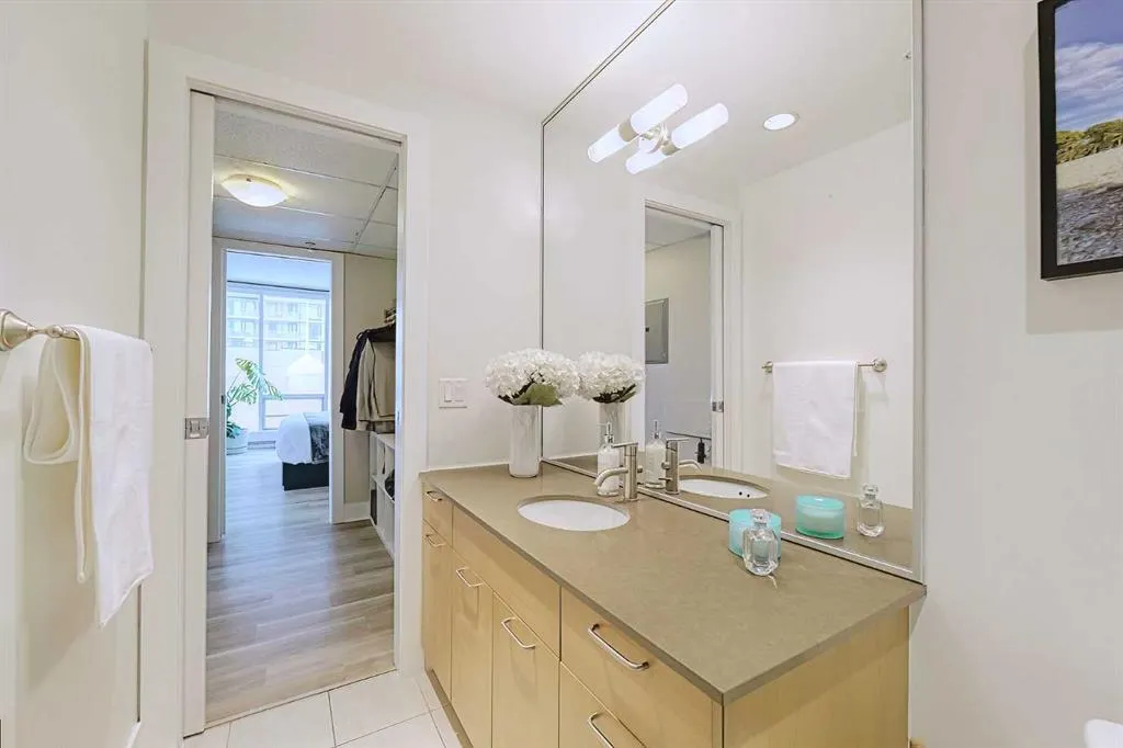 433 11 Avenue SE #705