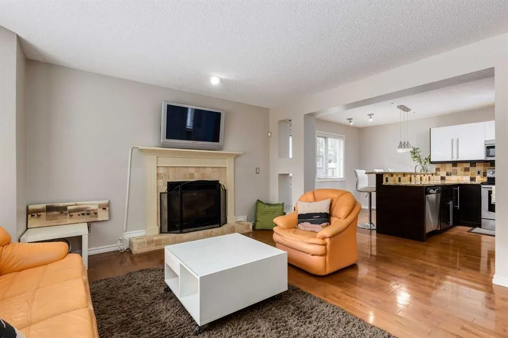 2132 35 Avenue SW #8