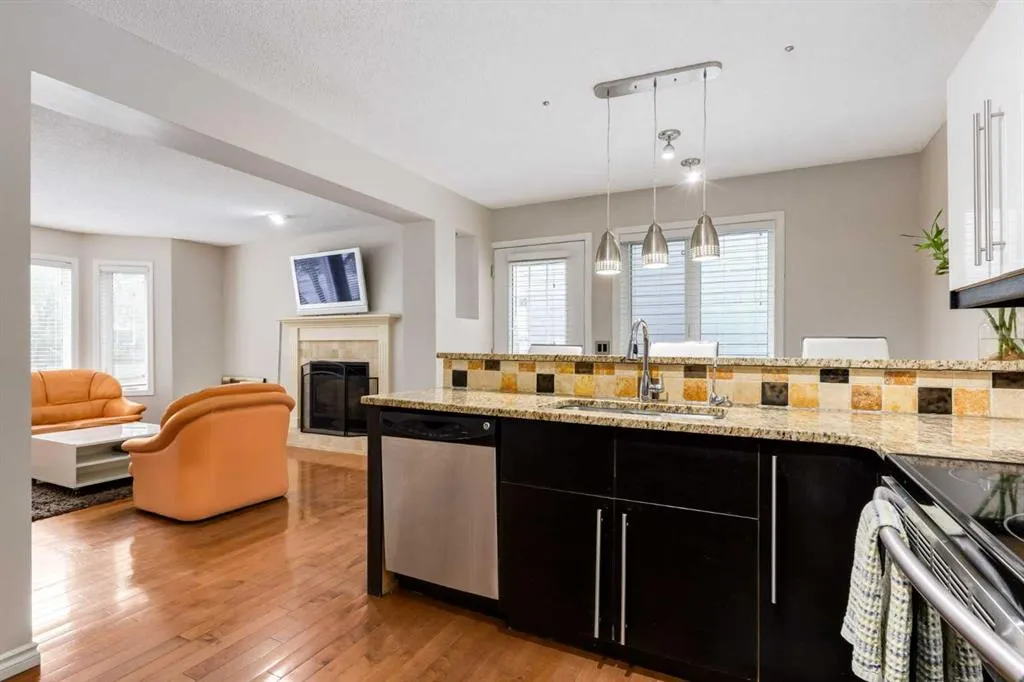 2132 35 Avenue SW #8