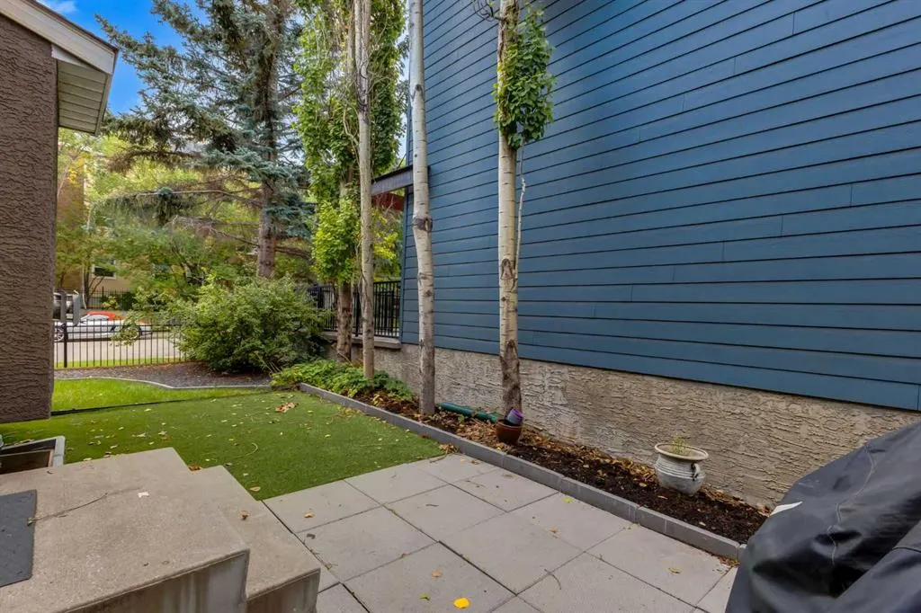 2132 35 Avenue SW #8