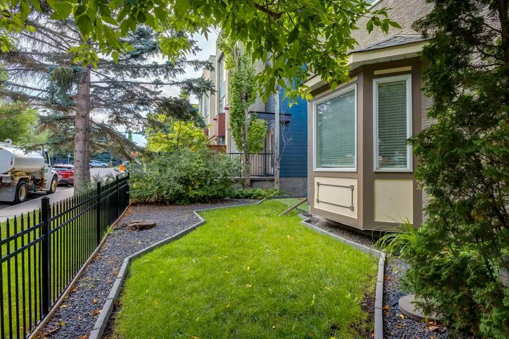 2132 35 Avenue SW #8