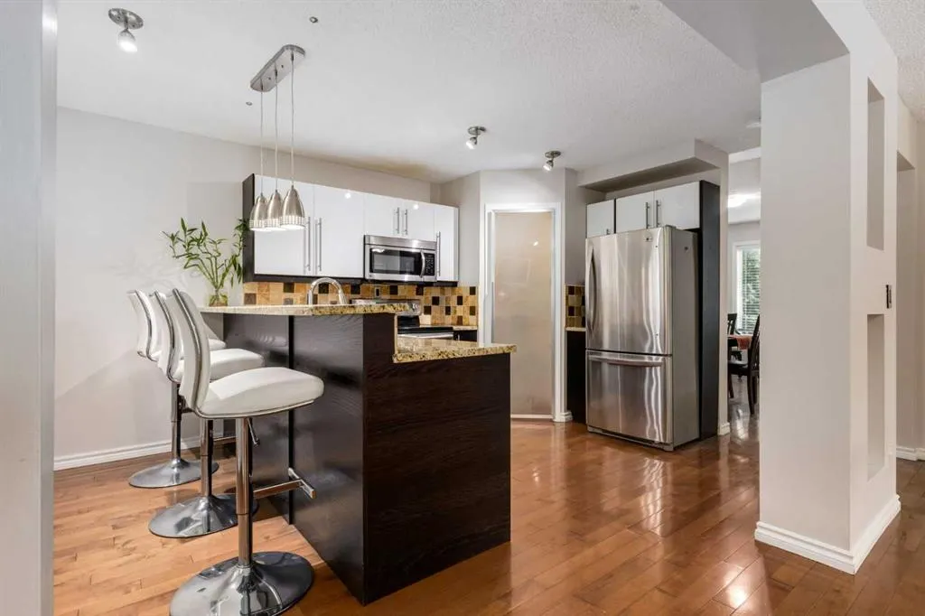 2132 35 Avenue SW #8