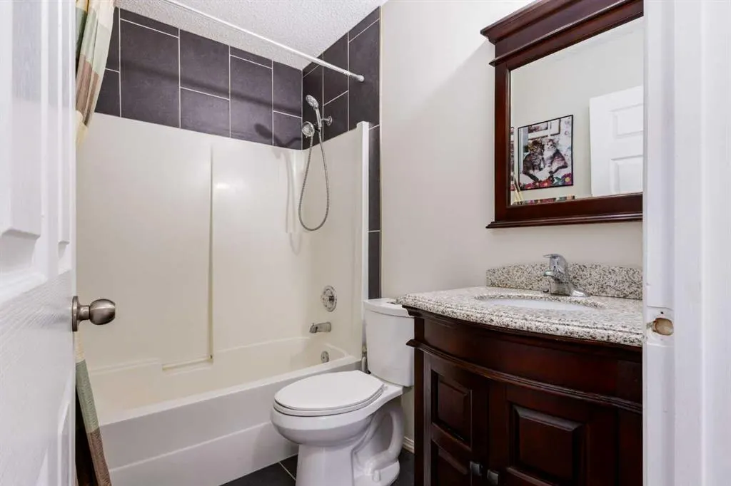 2132 35 Avenue SW #8