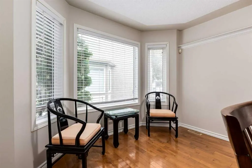 2132 35 Avenue SW #8