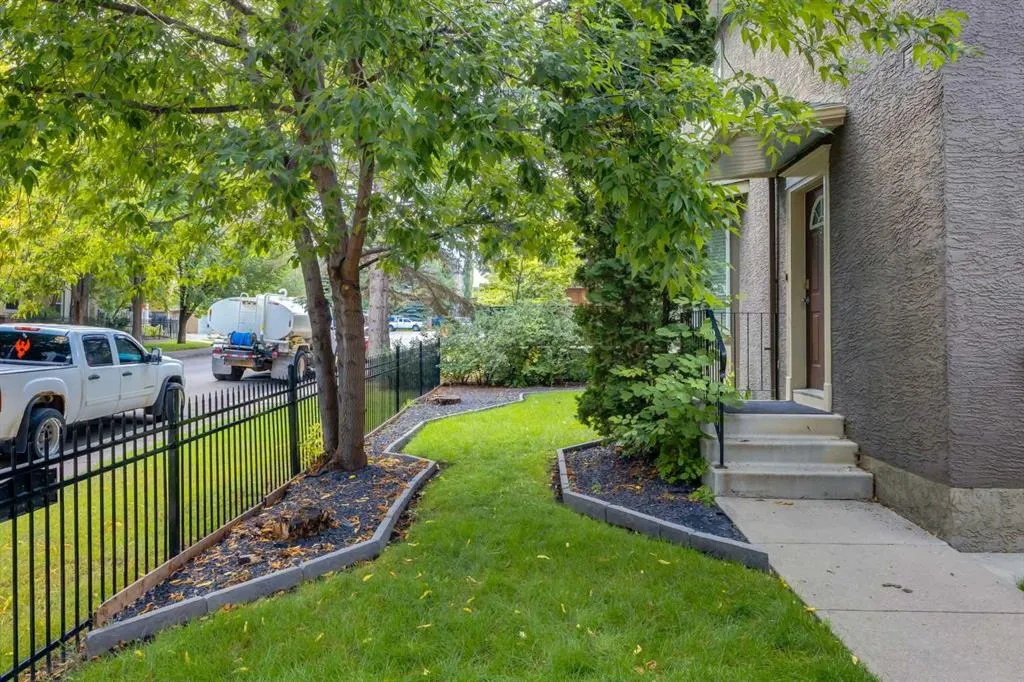 2132 35 Avenue SW #8
