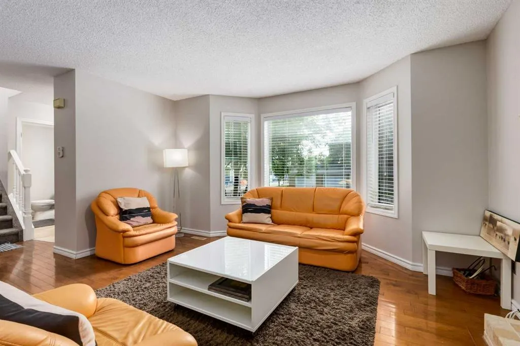 2132 35 Avenue SW #8