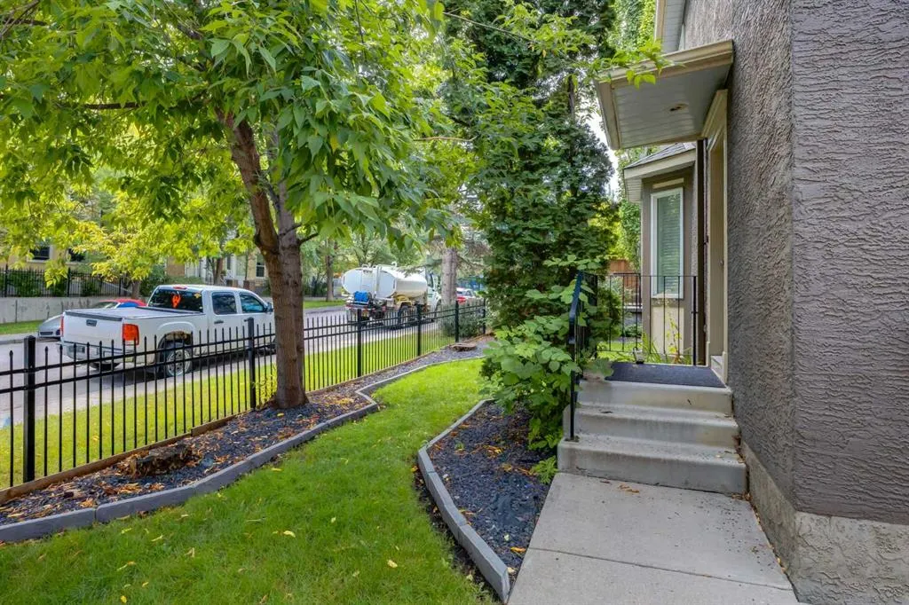 2132 35 Avenue SW #8