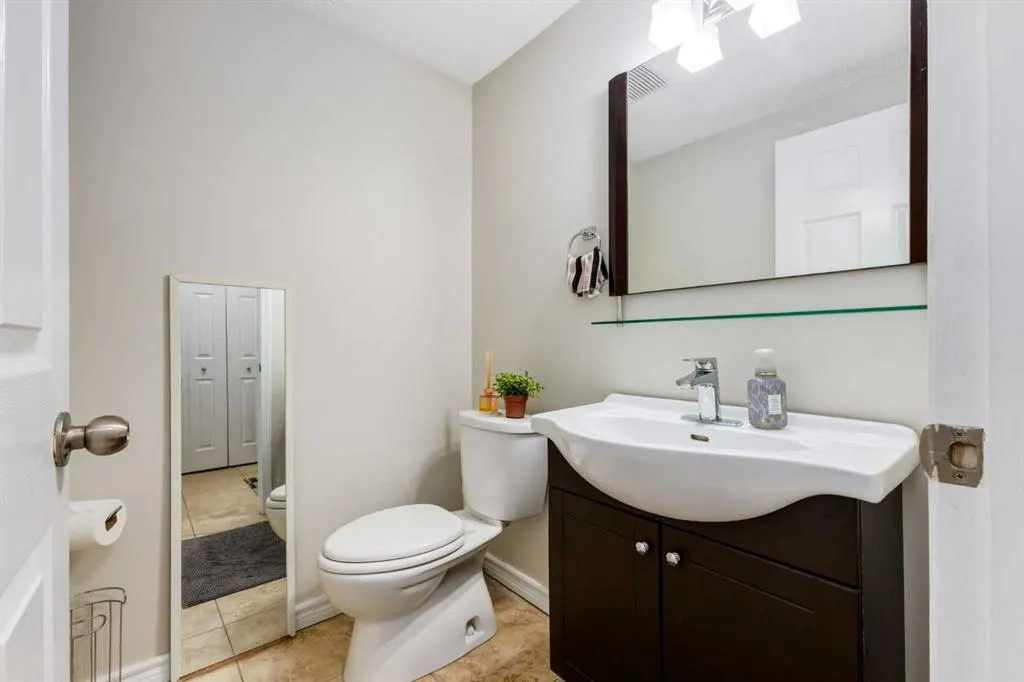 2132 35 Avenue SW #8