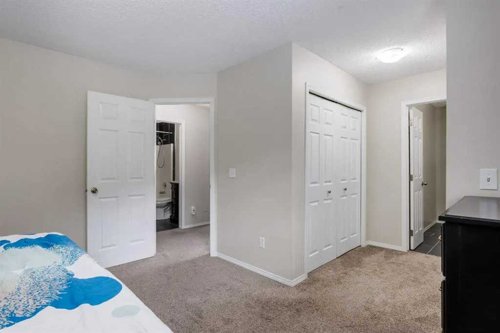 2132 35 Avenue SW #8