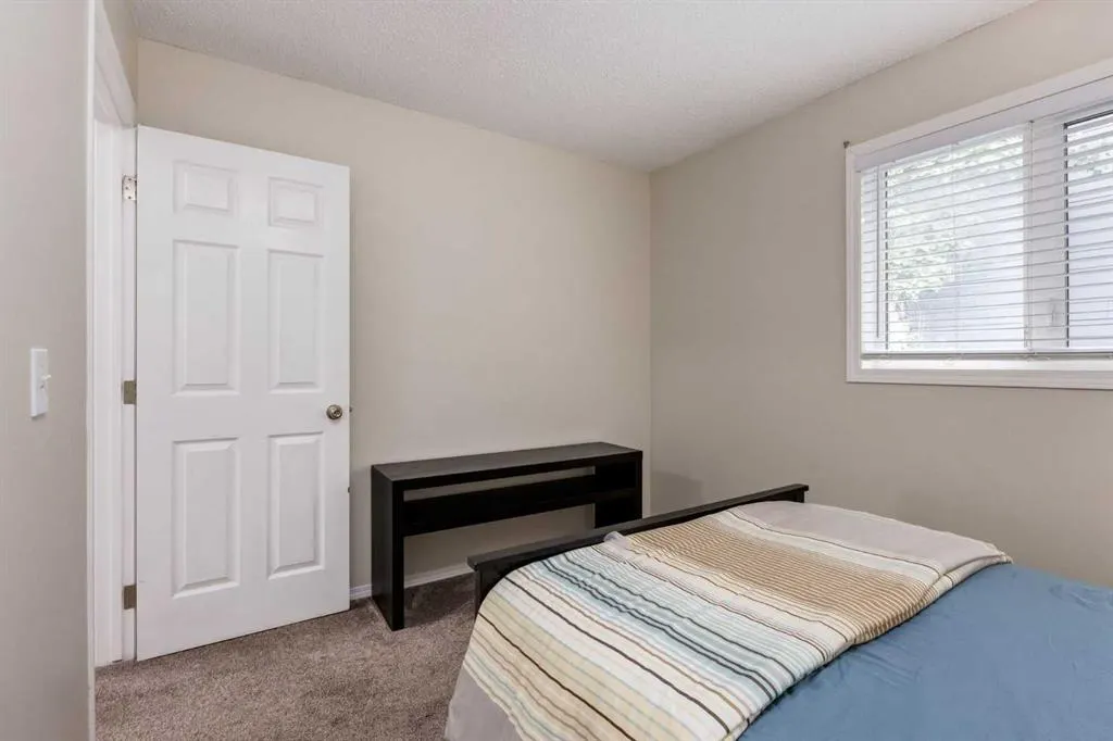 2132 35 Avenue SW #8