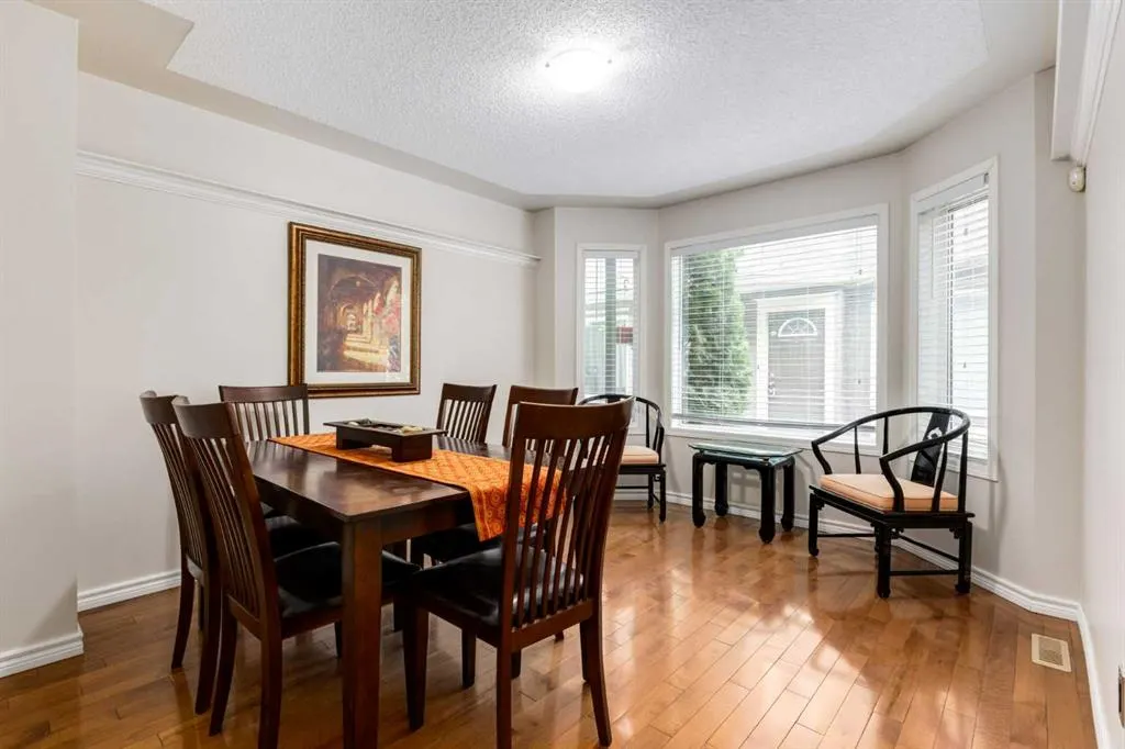 2132 35 Avenue SW #8