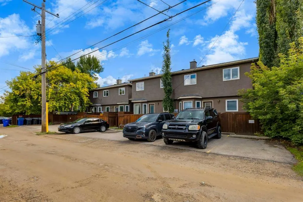 2132 35 Avenue SW #8