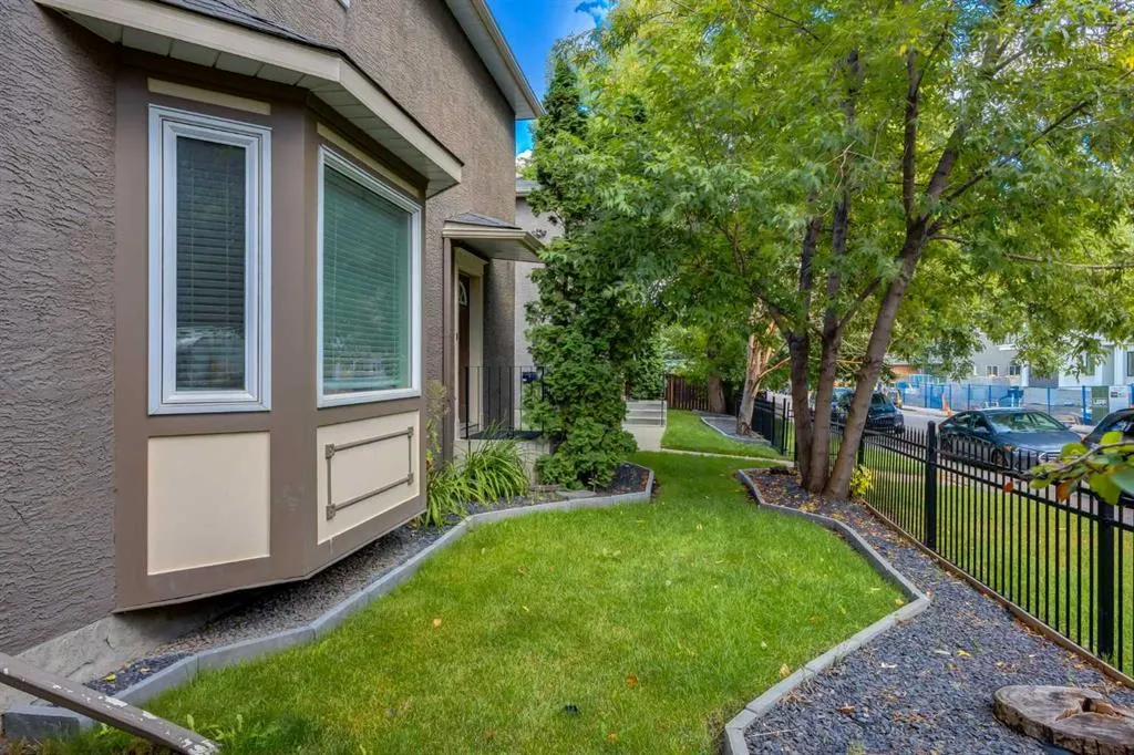 2132 35 Avenue SW #8