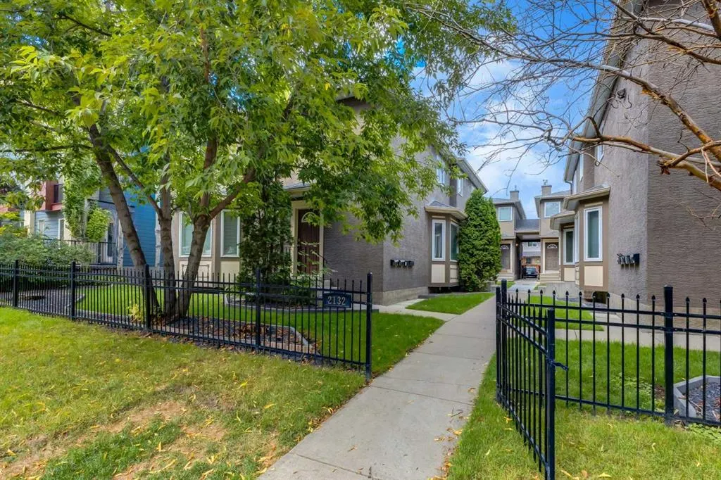 2132 35 Avenue SW #8