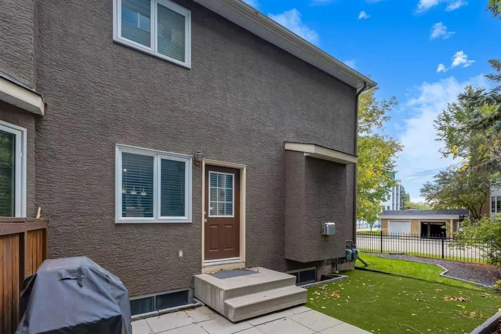 2132 35 Avenue SW #8