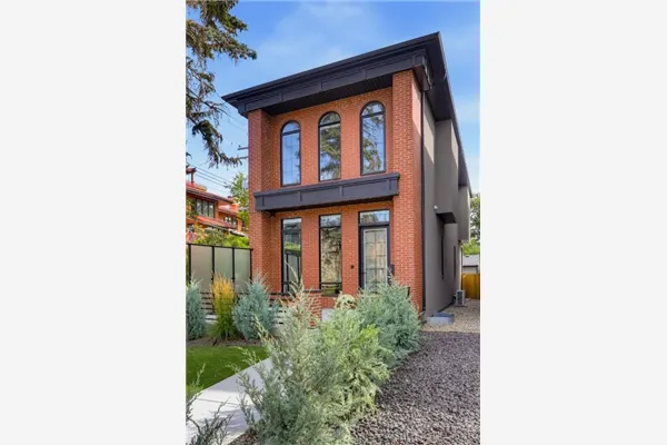 1902 13 Street SW