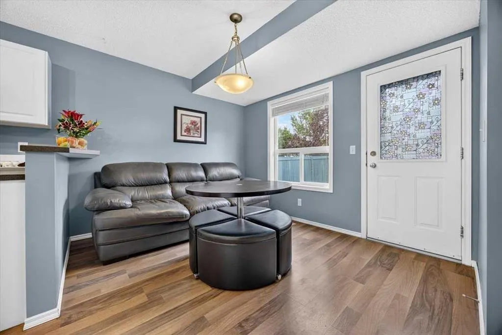 113 Canoe Square SW