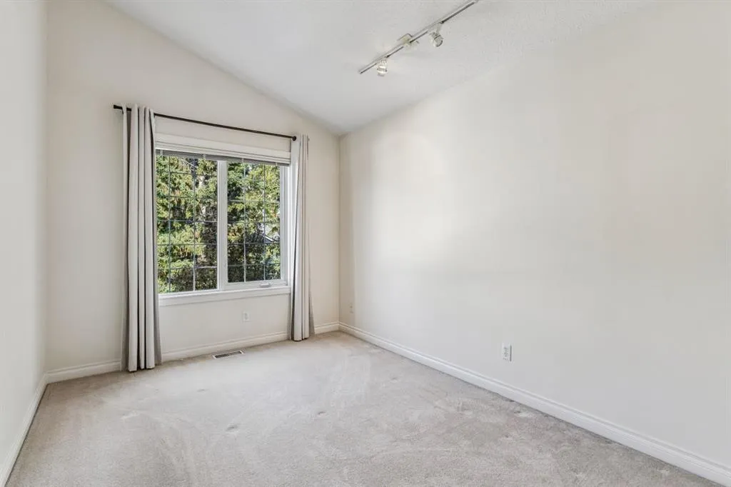 16 Varsity Estates Gardens NW