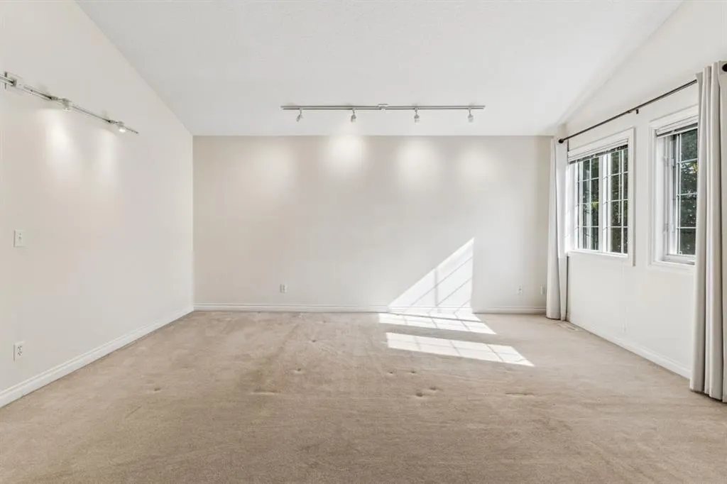 16 Varsity Estates Gardens NW