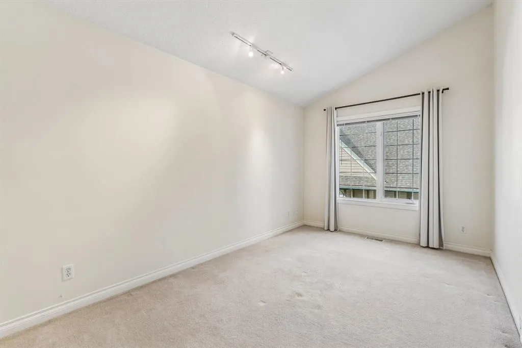 16 Varsity Estates Gardens NW