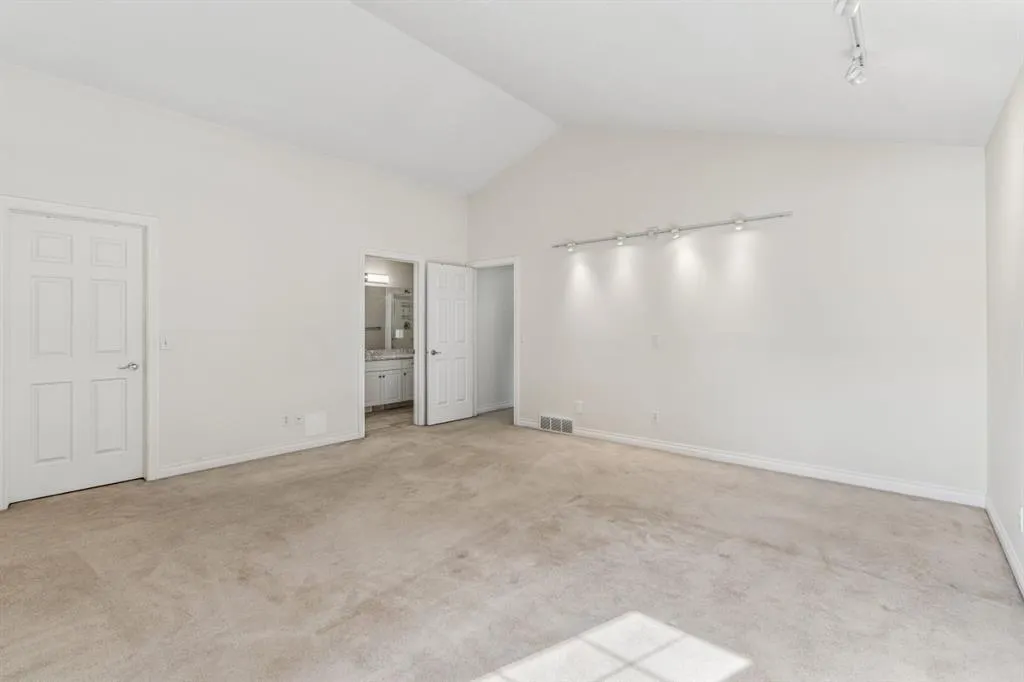 16 Varsity Estates Gardens NW