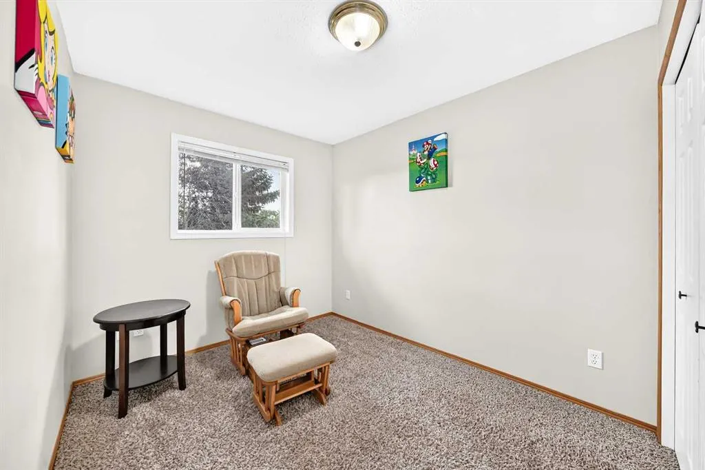 25 Lakeview Close