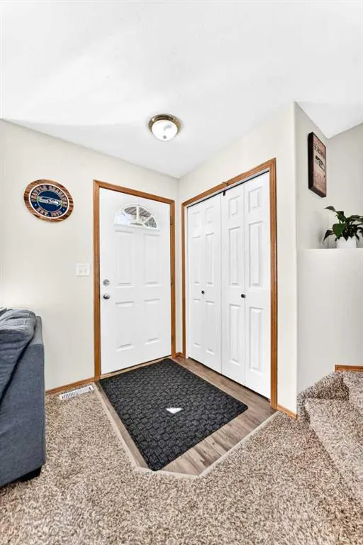 25 Lakeview Close