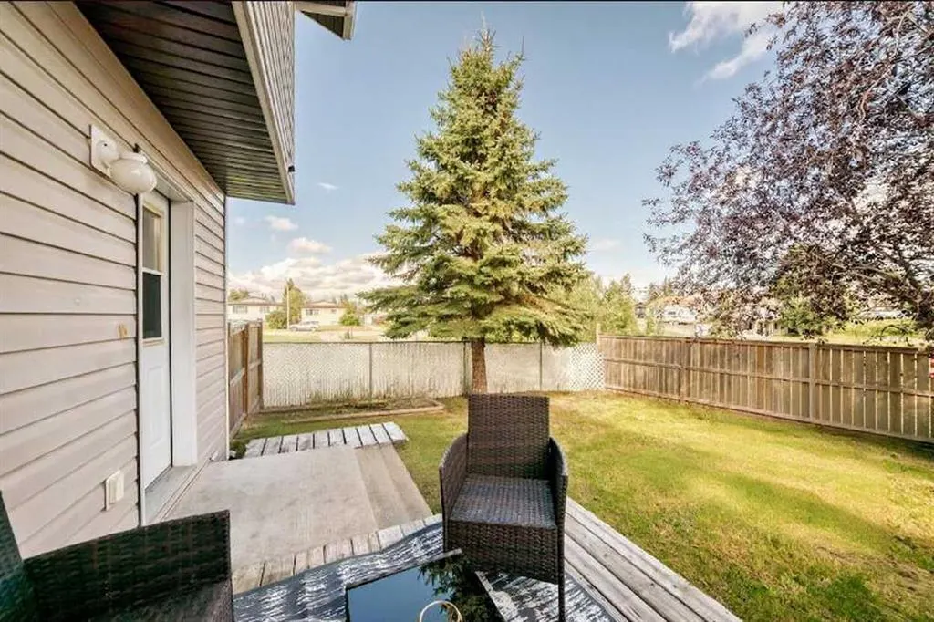 25 Lakeview Close