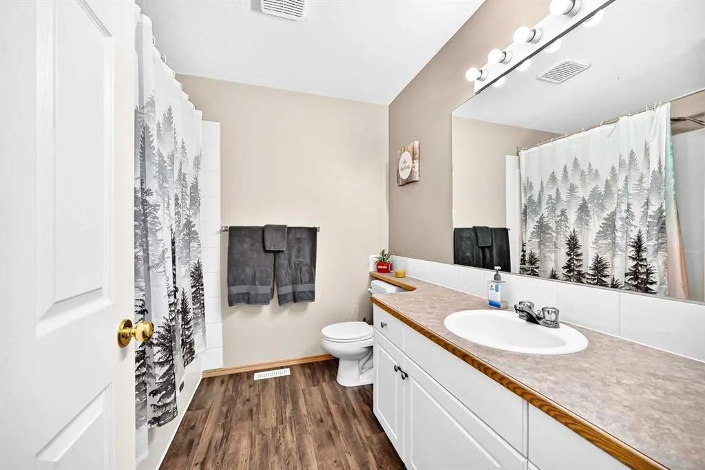 25 Lakeview Close
