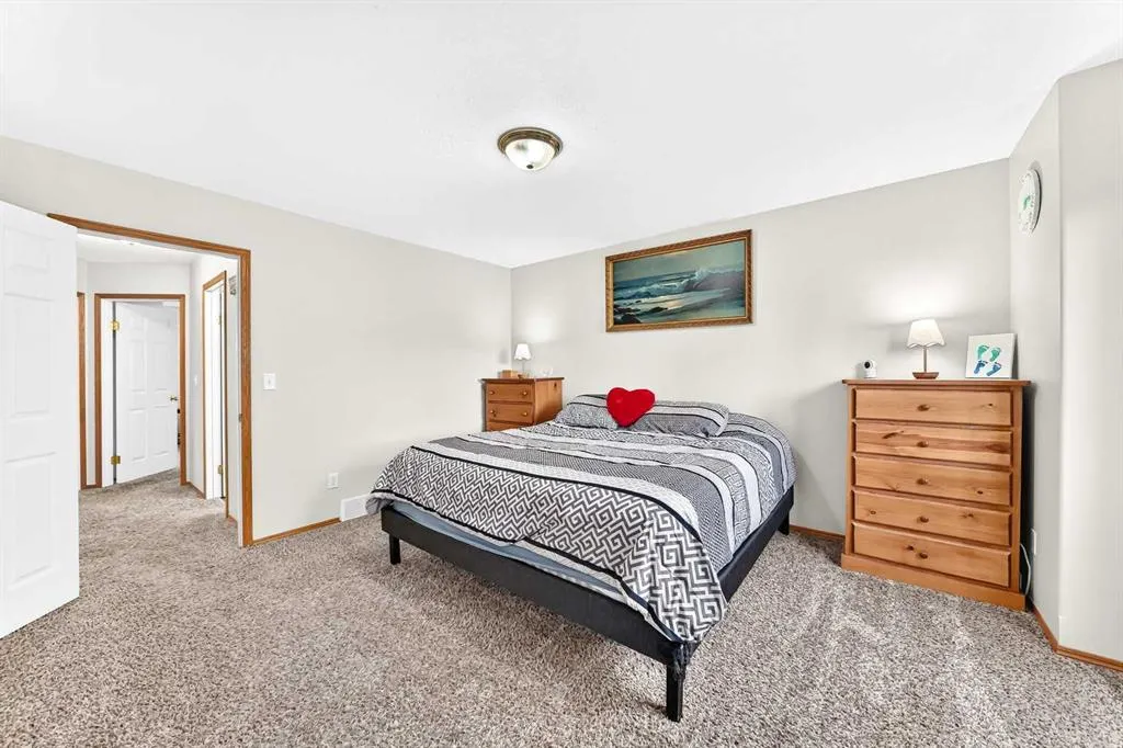 25 Lakeview Close