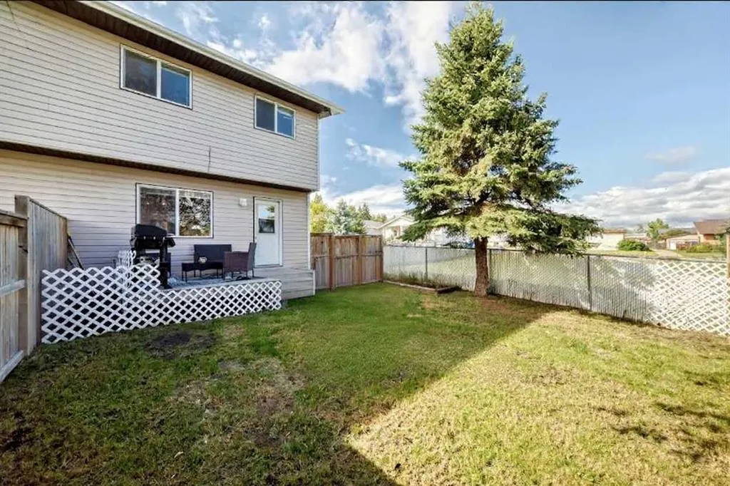 25 Lakeview Close