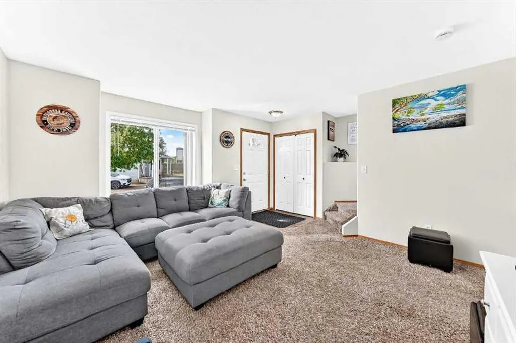 25 Lakeview Close