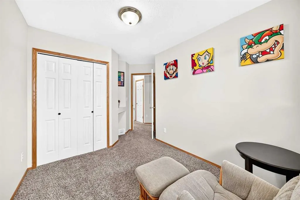 25 Lakeview Close