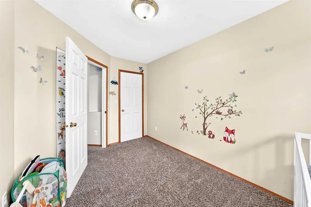 25 Lakeview Close