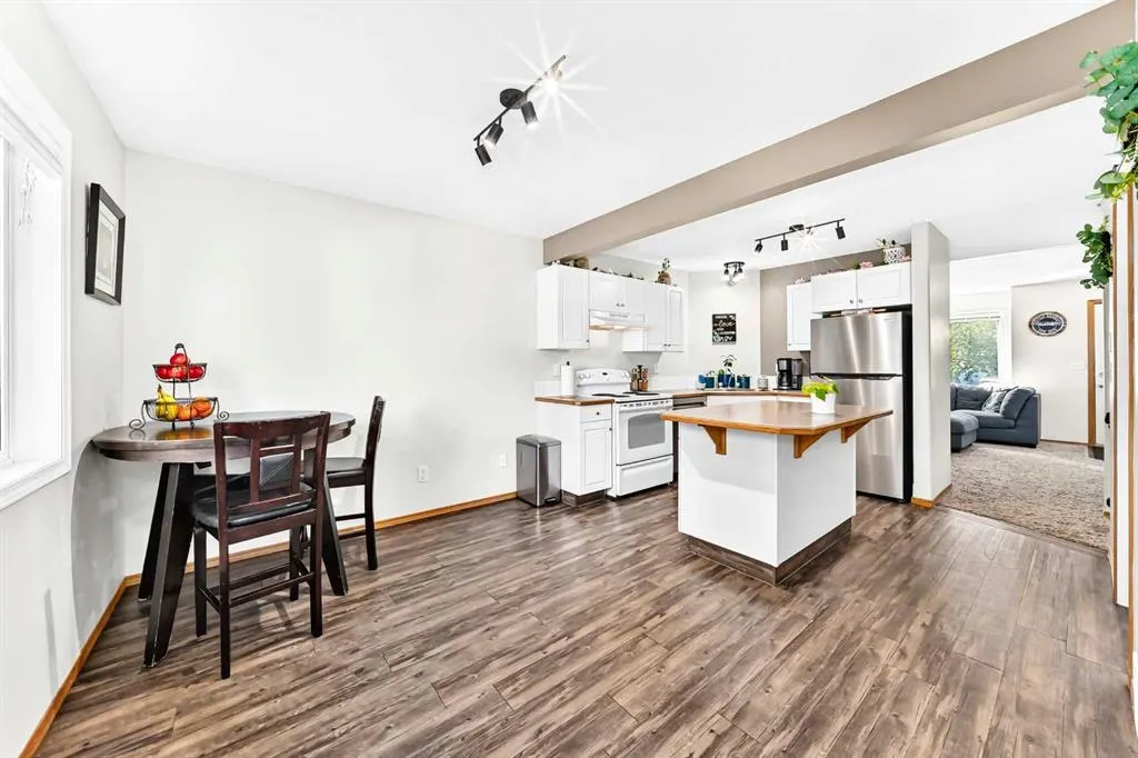 25 Lakeview Close