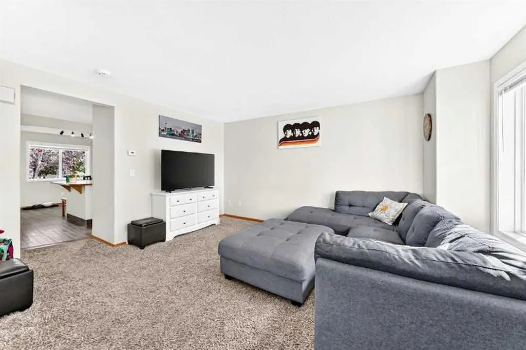 25 Lakeview Close