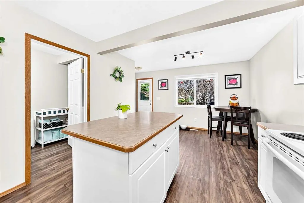 25 Lakeview Close
