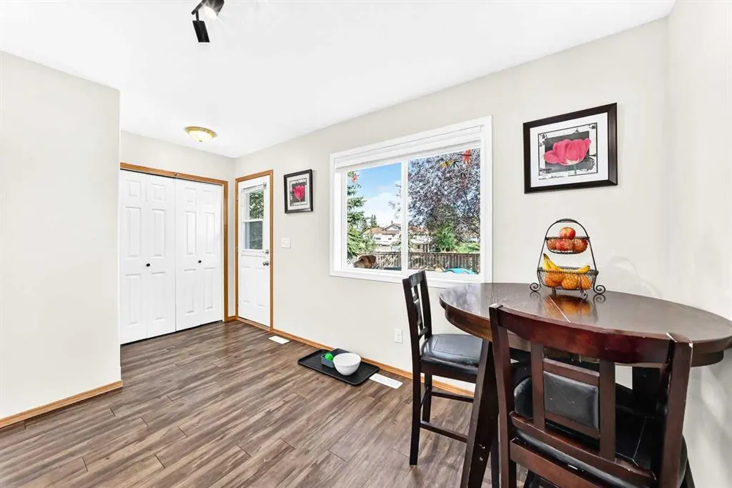 25 Lakeview Close