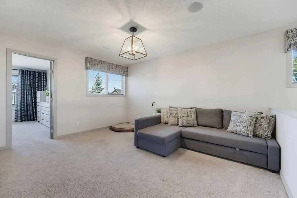 590 River Heights Crescent