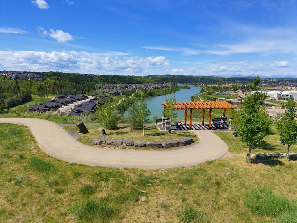 590 River Heights Crescent