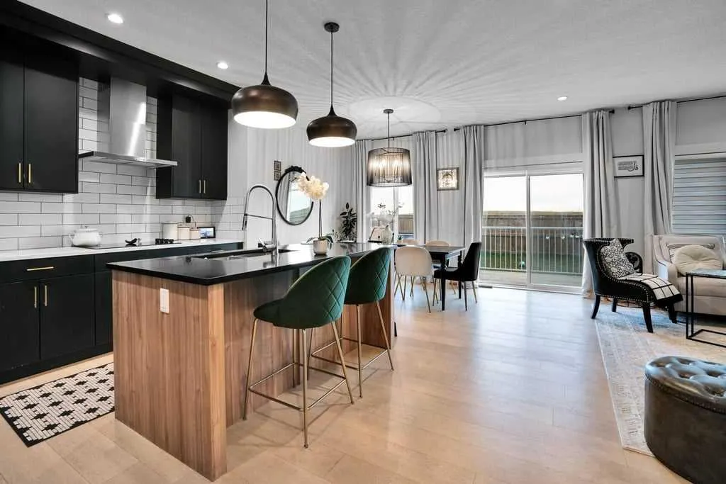 145 Corner Meadows Way NE
