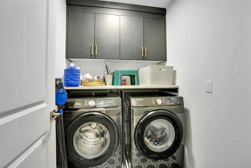 145 Corner Meadows Way NE