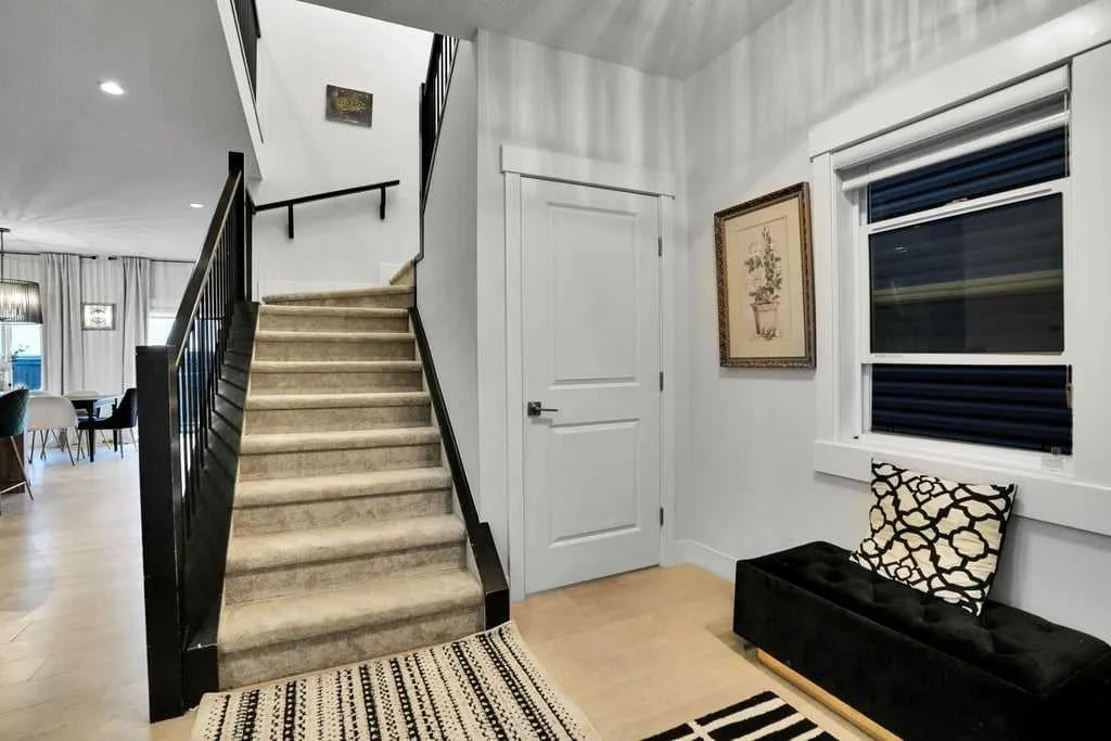 145 Corner Meadows Way NE