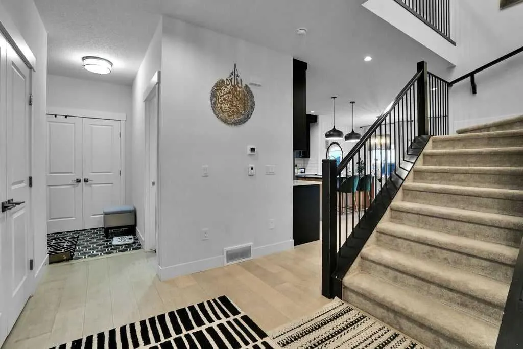 145 Corner Meadows Way NE