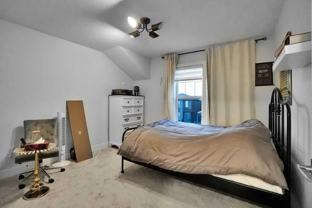 145 Corner Meadows Way NE